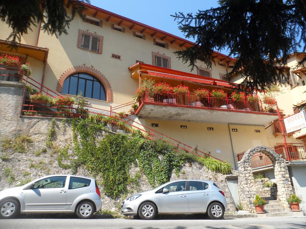 Hotel Grotta Dei Colombi Scanno Exterior foto